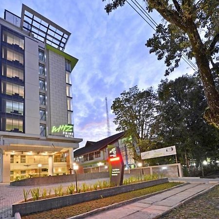 Whiz Prime Hotel Khatib Sulaiman Padang Padang  Exterior foto